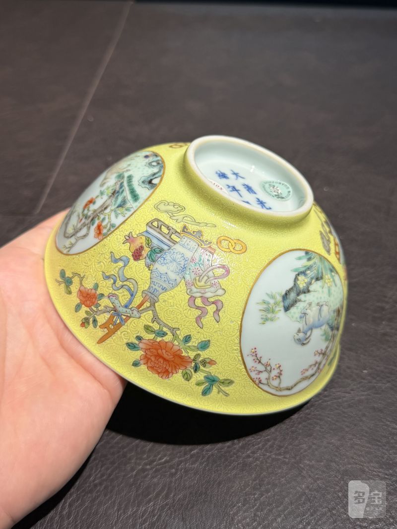清光绪 内青花外黄地轧道粉彩开光三羊开泰图膳碗 - 图16